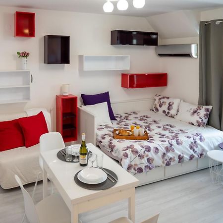 Colorful Studio With Balcony - Free Parking Apartment Sofia Bagian luar foto