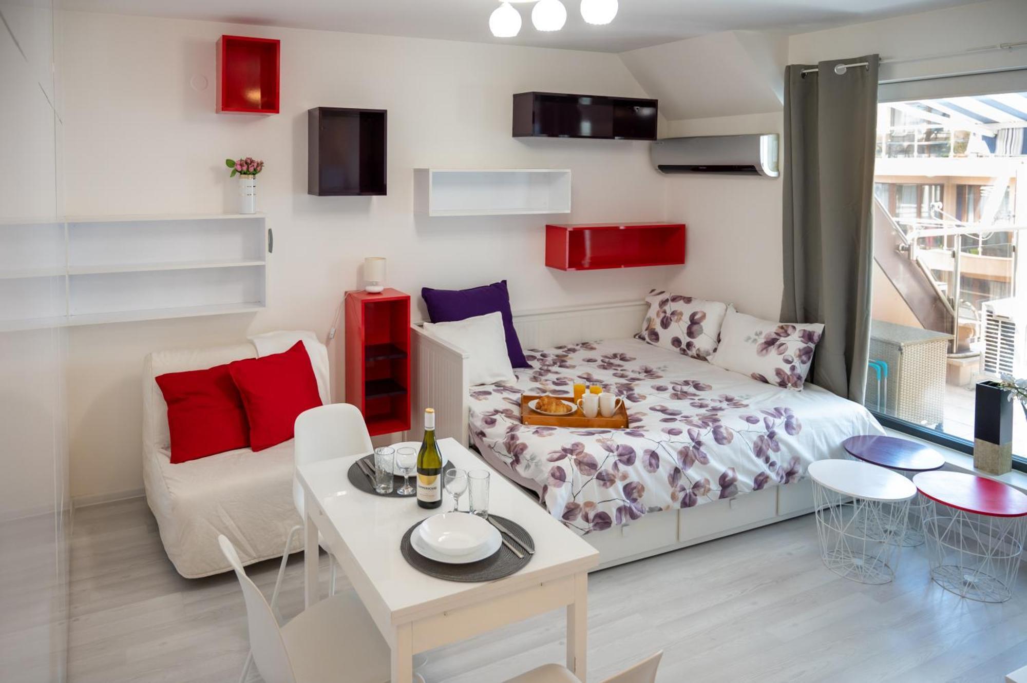 Colorful Studio With Balcony - Free Parking Apartment Sofia Bagian luar foto