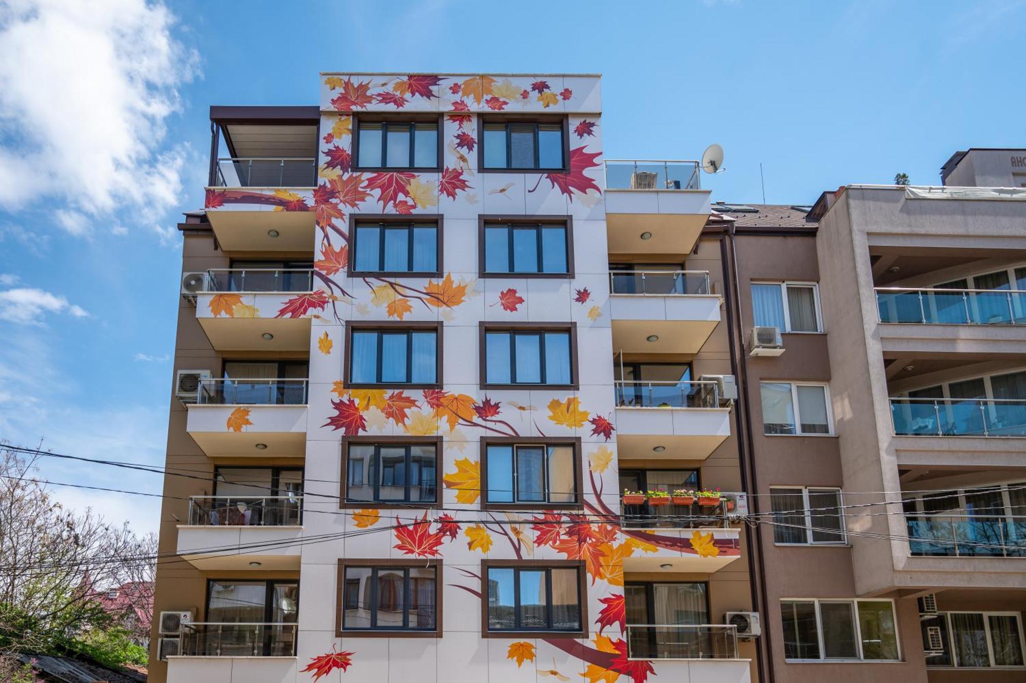 Colorful Studio With Balcony - Free Parking Apartment Sofia Bagian luar foto