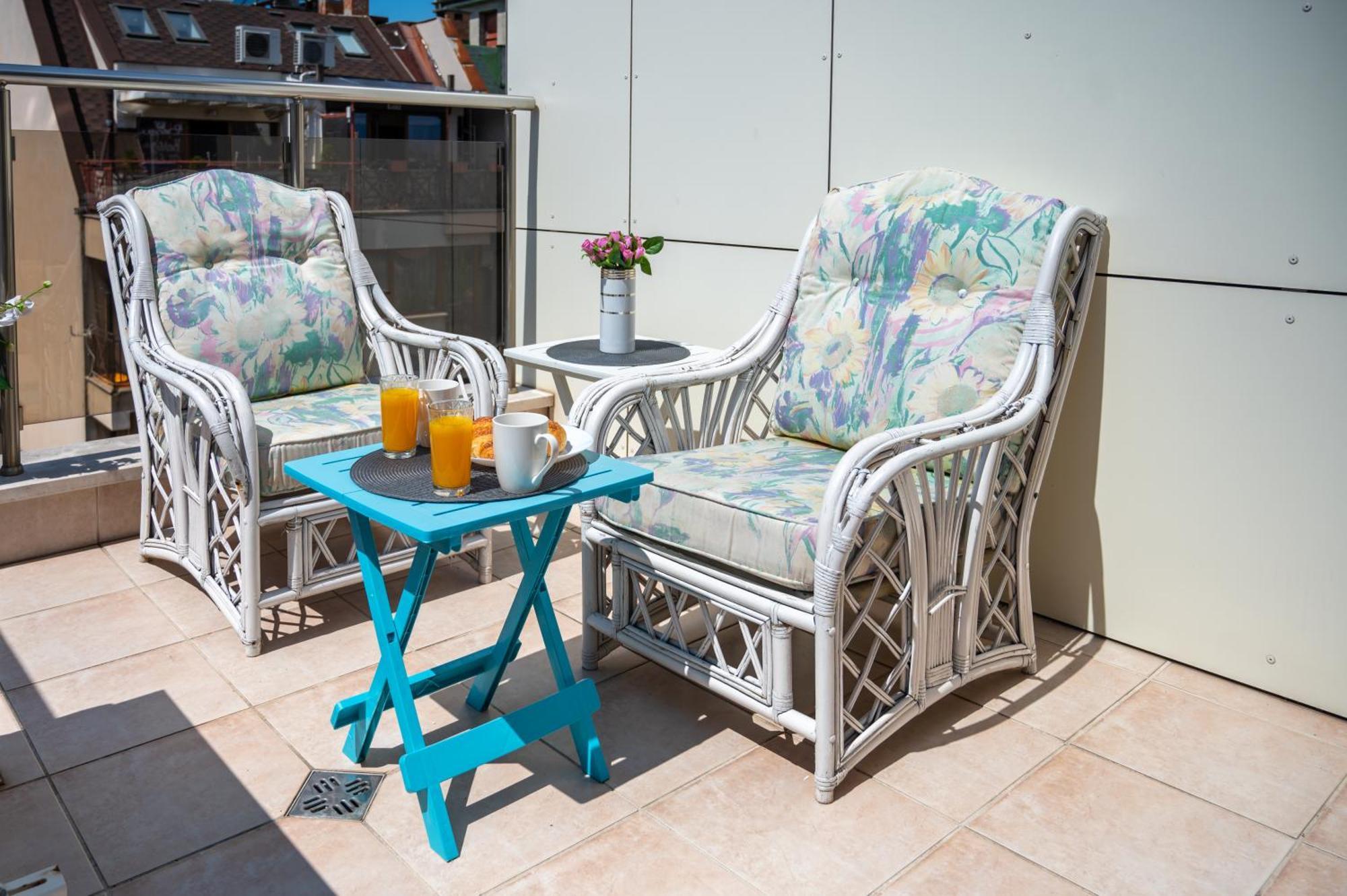 Colorful Studio With Balcony - Free Parking Apartment Sofia Bagian luar foto